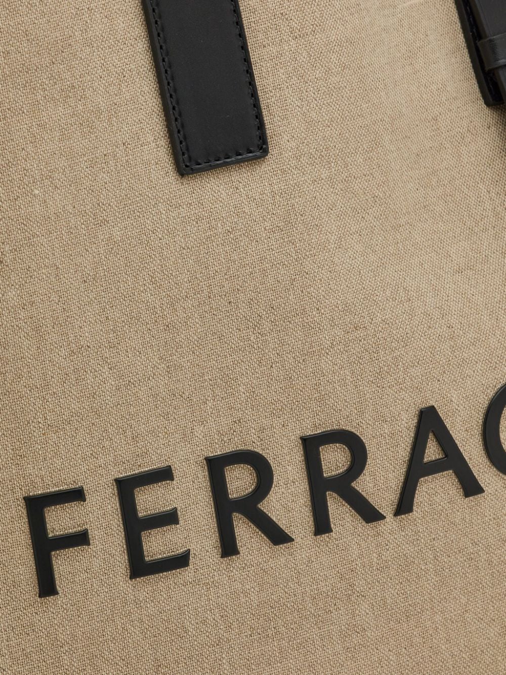 Кожена чанта тип „тоут“ с релефно лого на Ferragamo