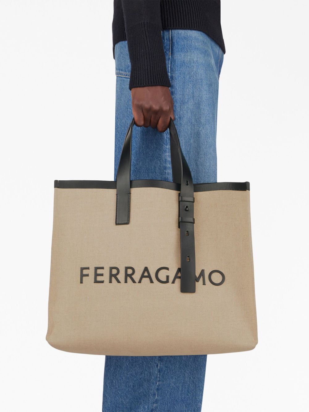 Кожена чанта тип „тоут“ с релефно лого на Ferragamo