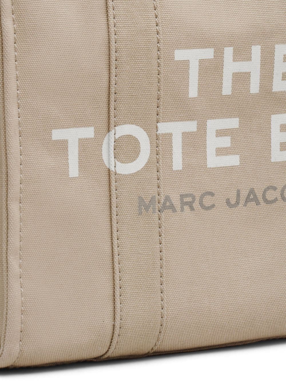 Чантата Marc Jacobs The Medium Tote