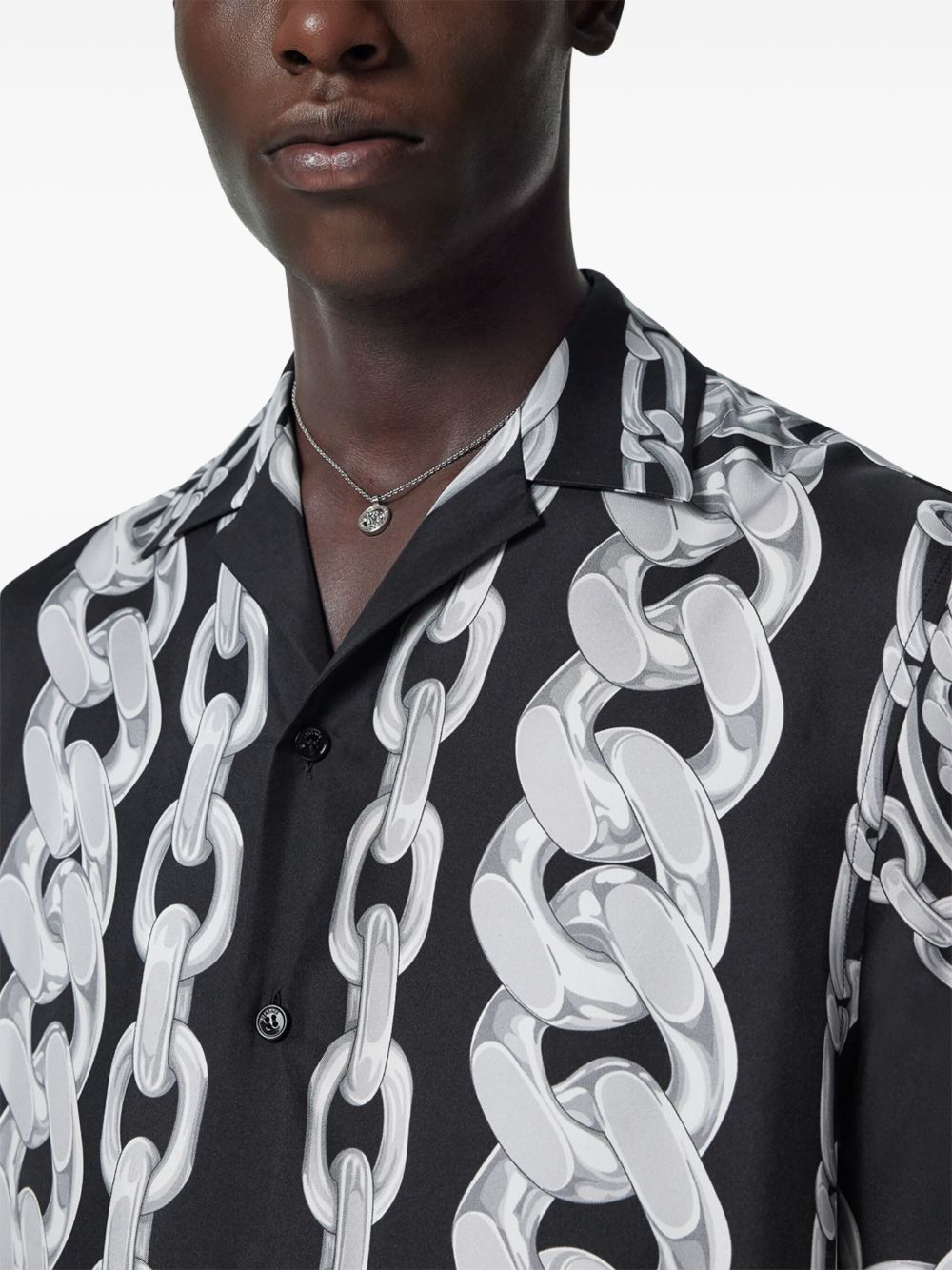 Боулинг риза Versace с принт от коприна и вериги Medusa