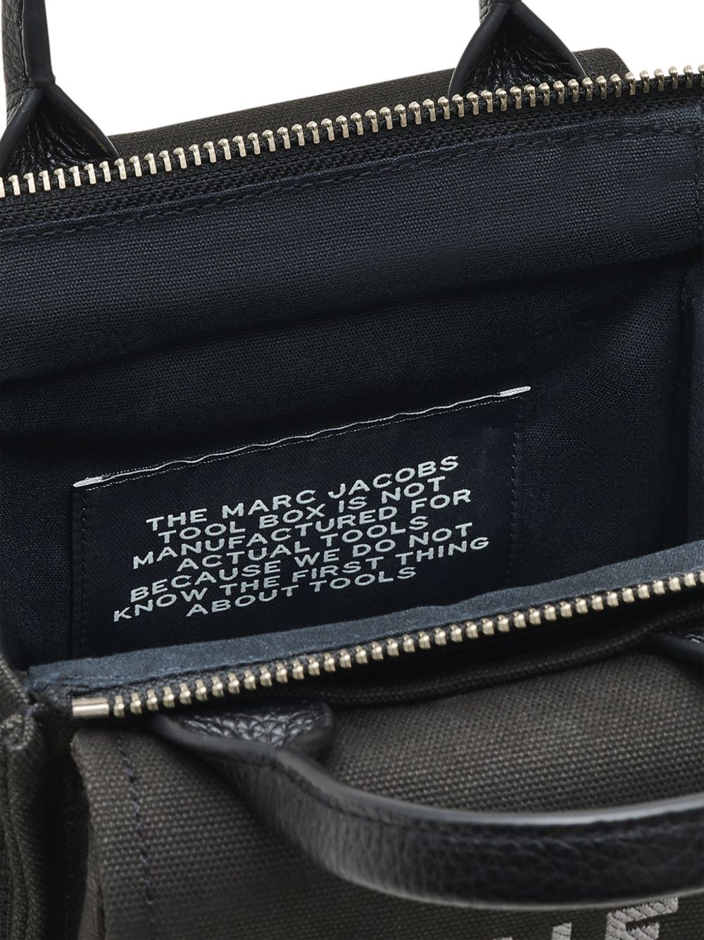 Чантата Marc Jacobs The Cargo Tote