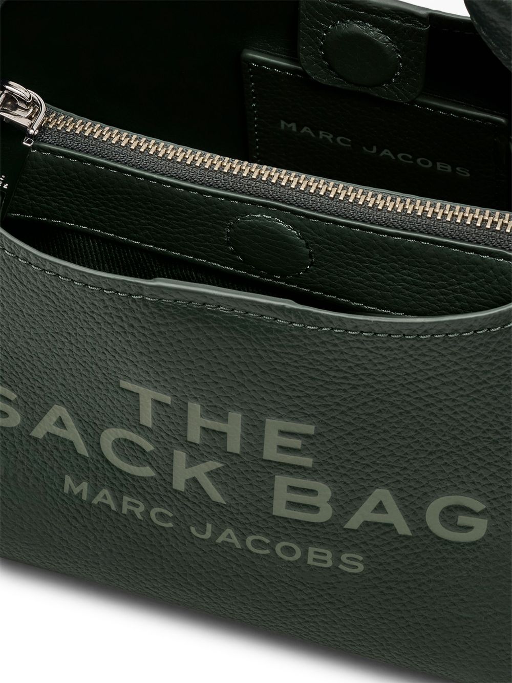 Чантата Marc Jacobs The Mini Sack