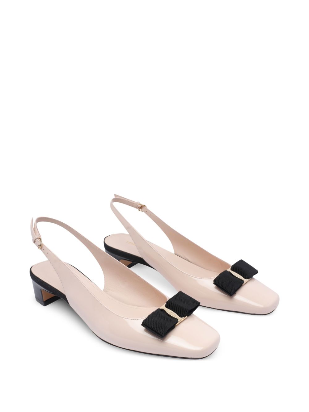 Помпи Ferragamo Rivada