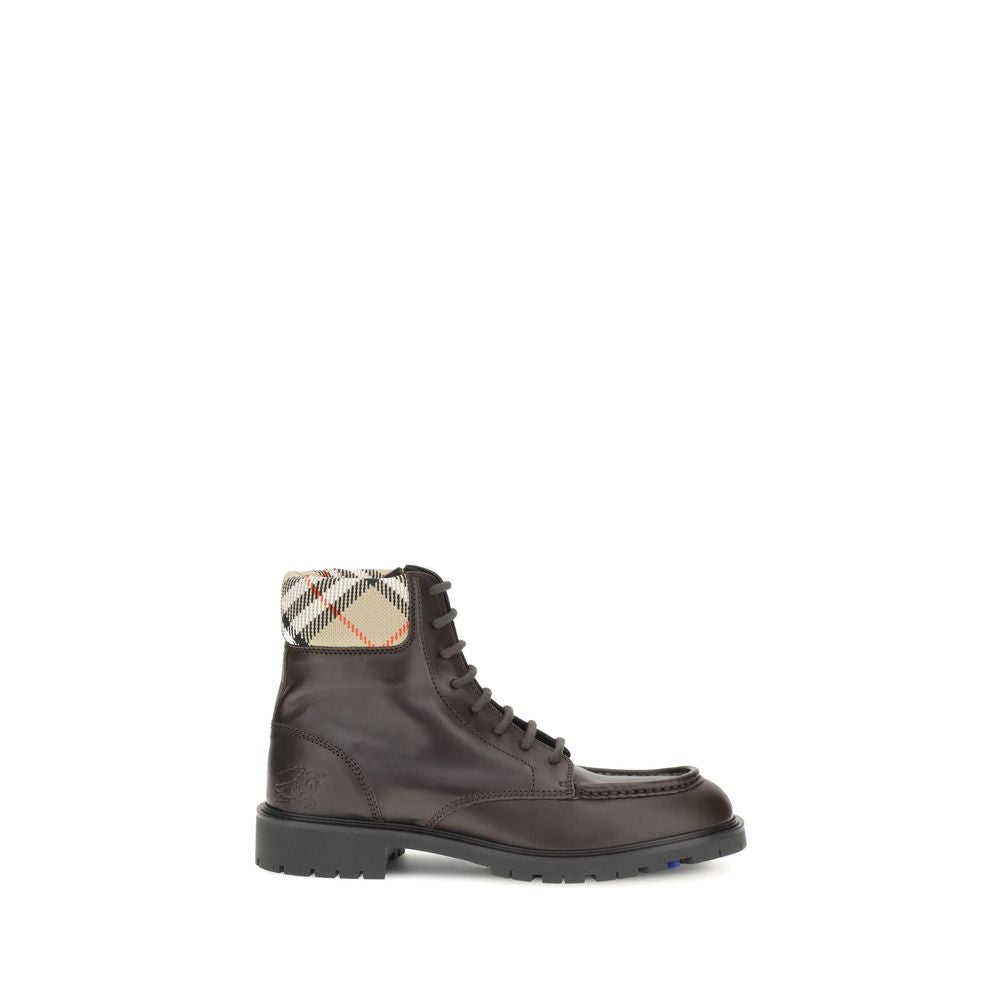 Кафяви боти от телешка кожа с връзки на марката Burberry, модел Bos Taurus.
