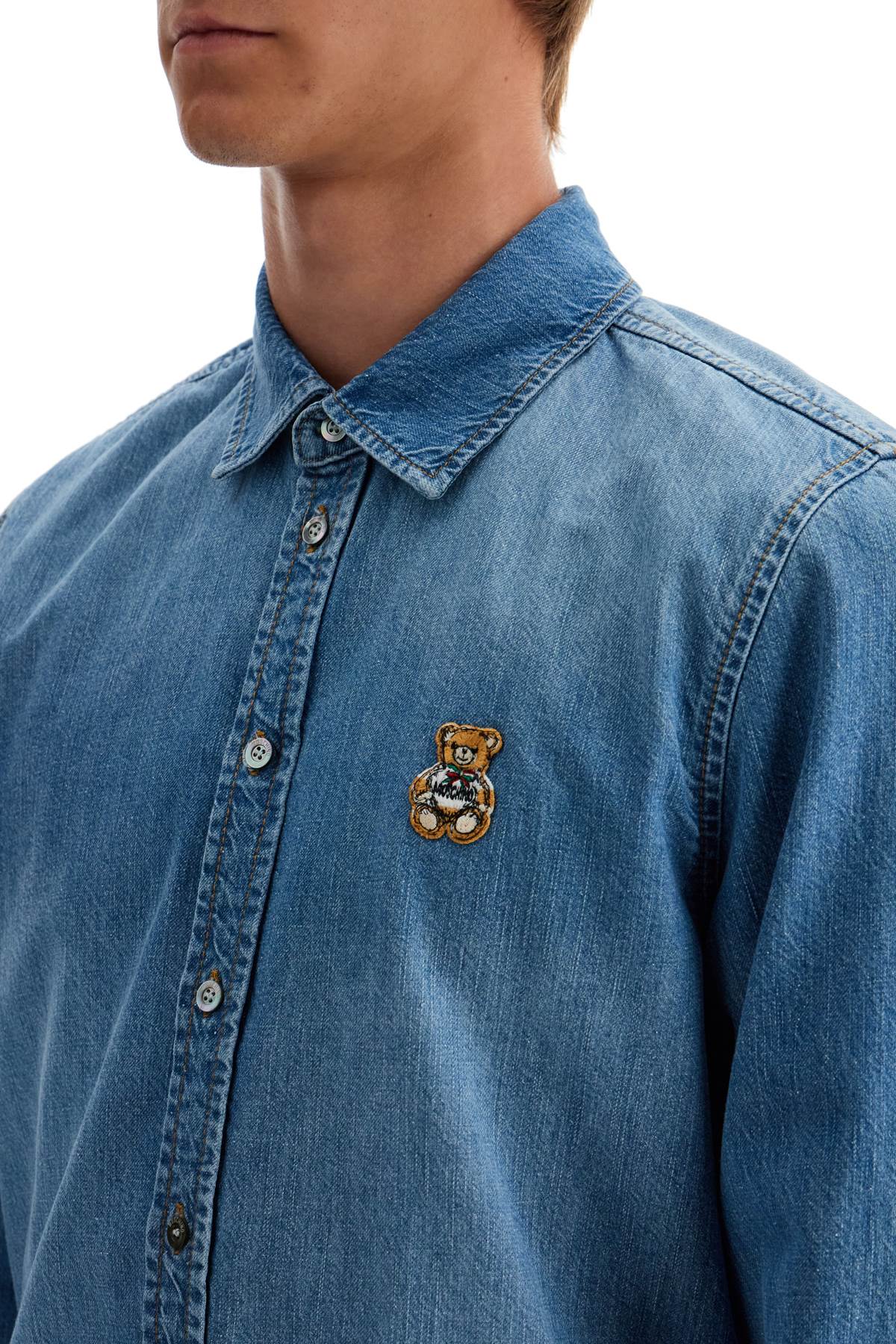 Дънкова риза Moschino с детайли с лепенки