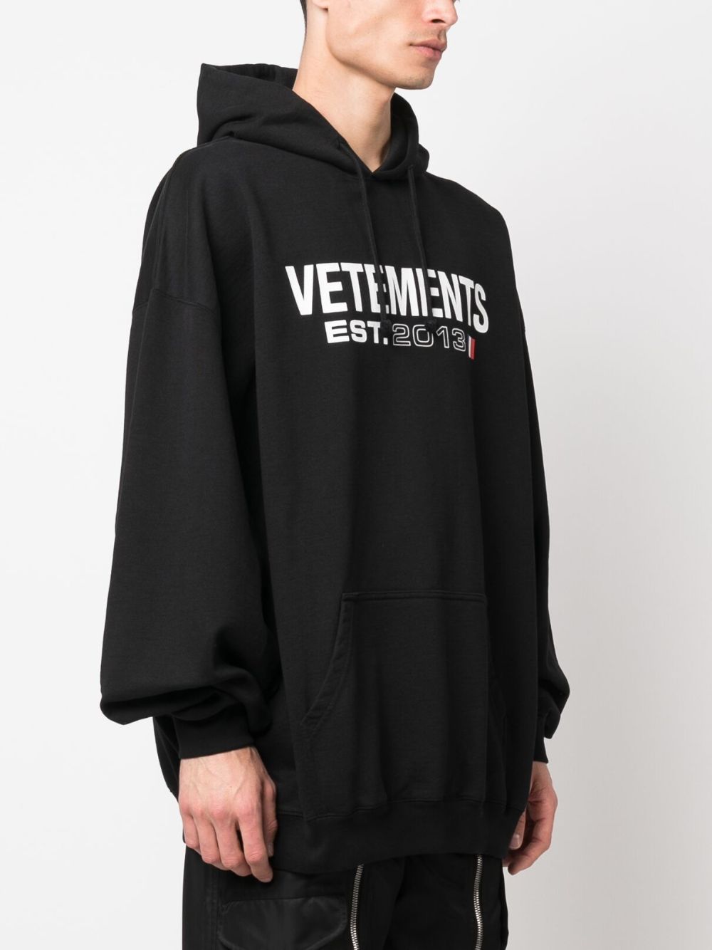 Пуловери Vetements Черни