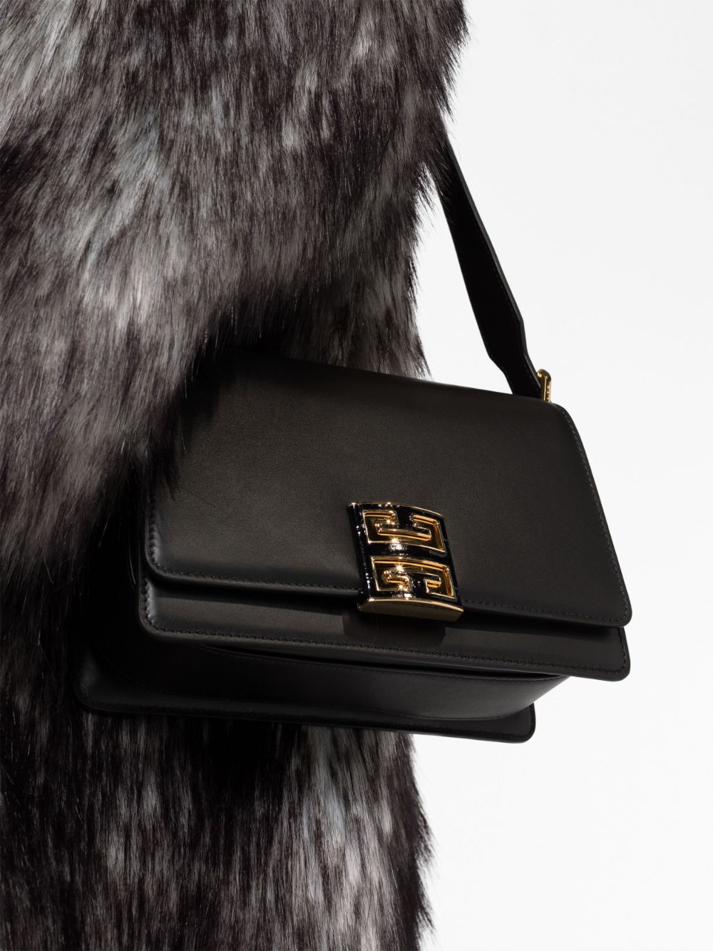 Средно голяма кожена чанта Givenchy 4G