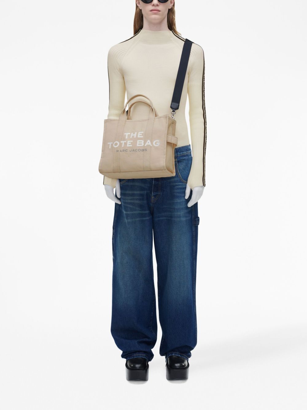 Чантата Marc Jacobs The Medium Tote