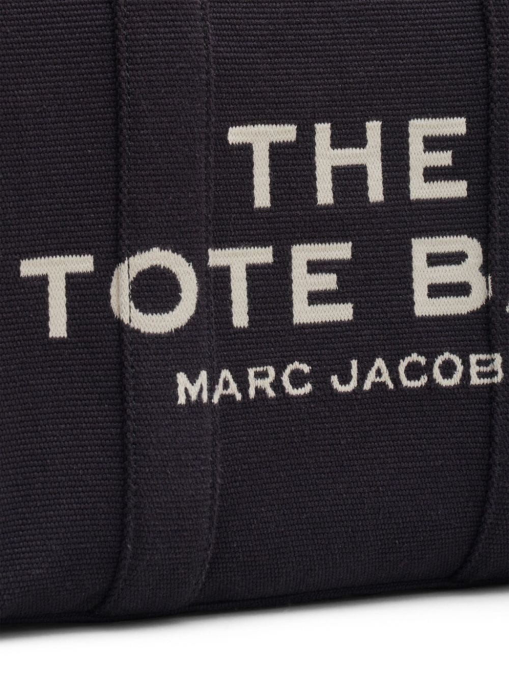Чантата Marc Jacobs The Medium Tote