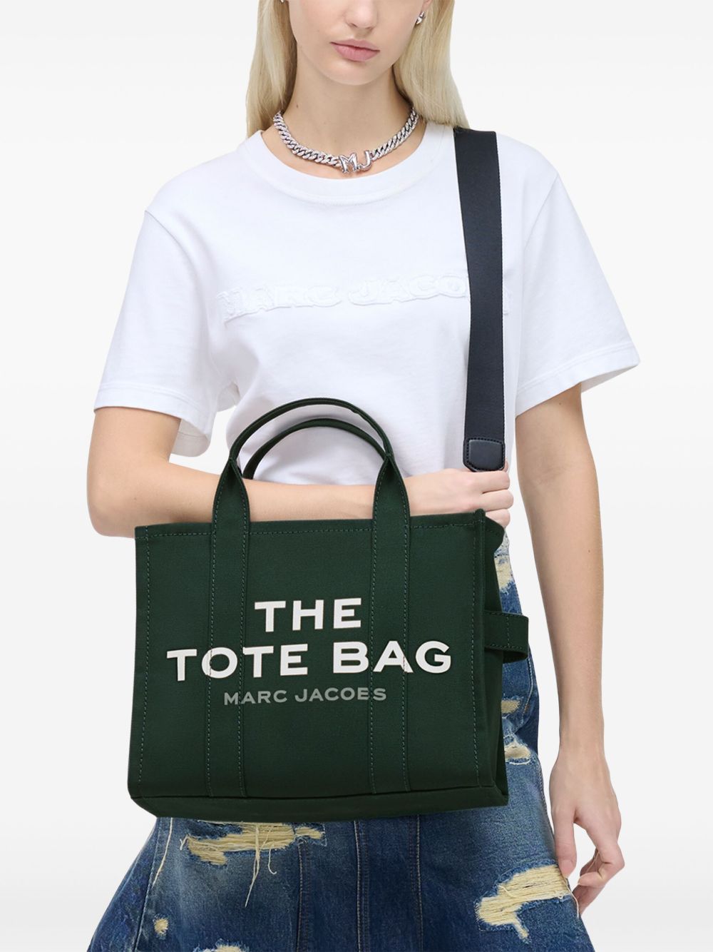 Чантата Marc Jacobs The Medium Tote