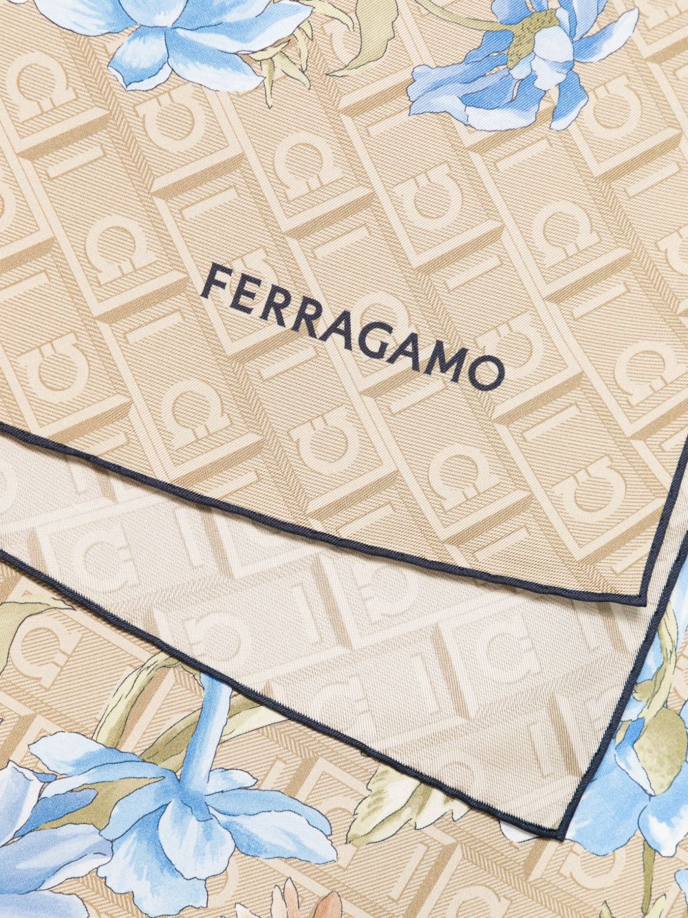 Зелени шалове Ferragamo