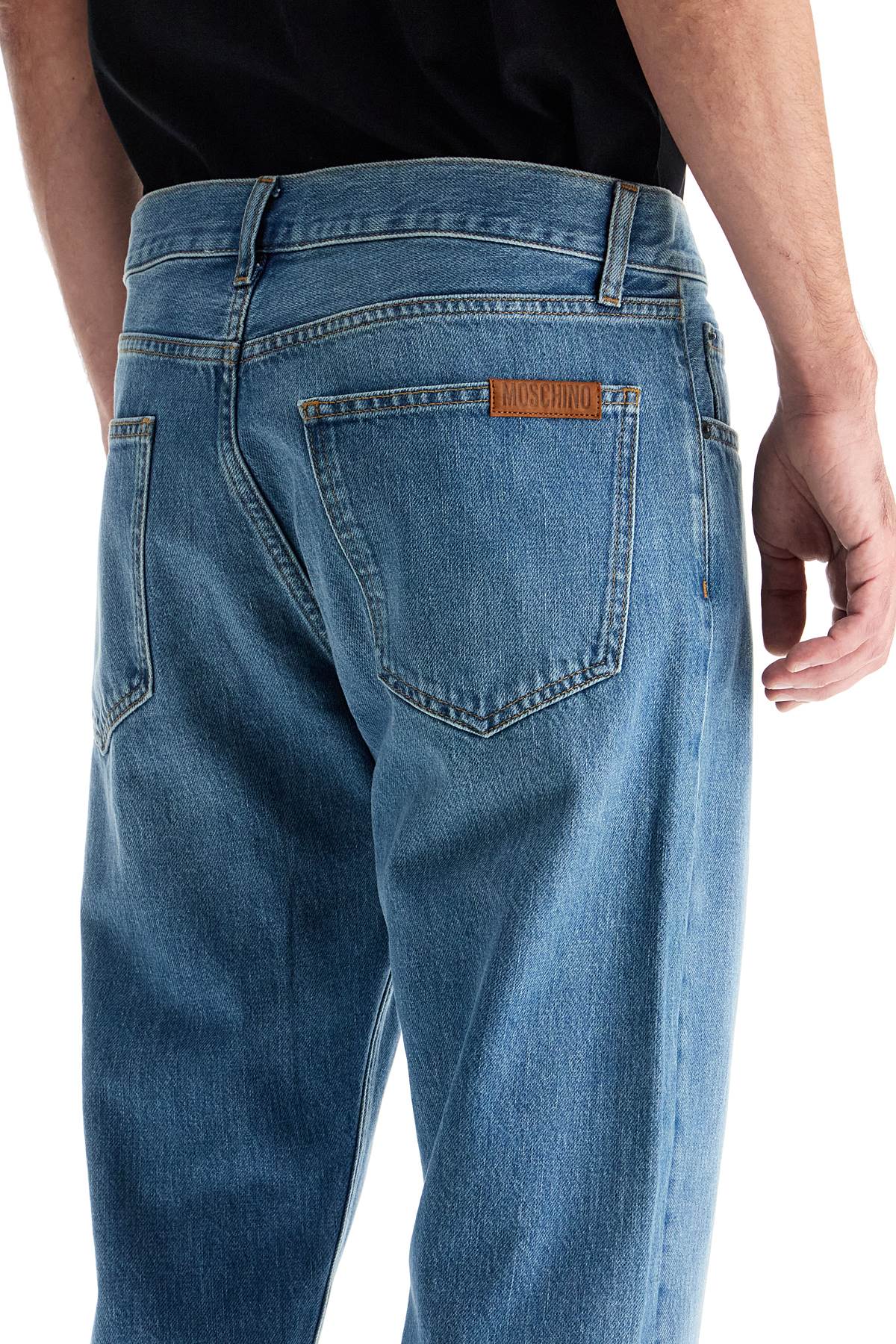 Дънки Moschino slim fit за стил